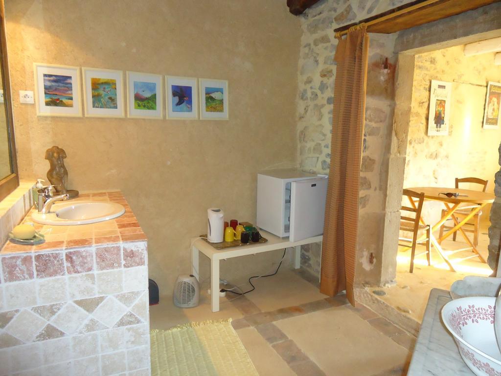La Colline Bleue Bed & Breakfast Banne Luaran gambar