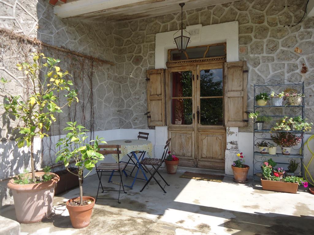 La Colline Bleue Bed & Breakfast Banne Bilik gambar