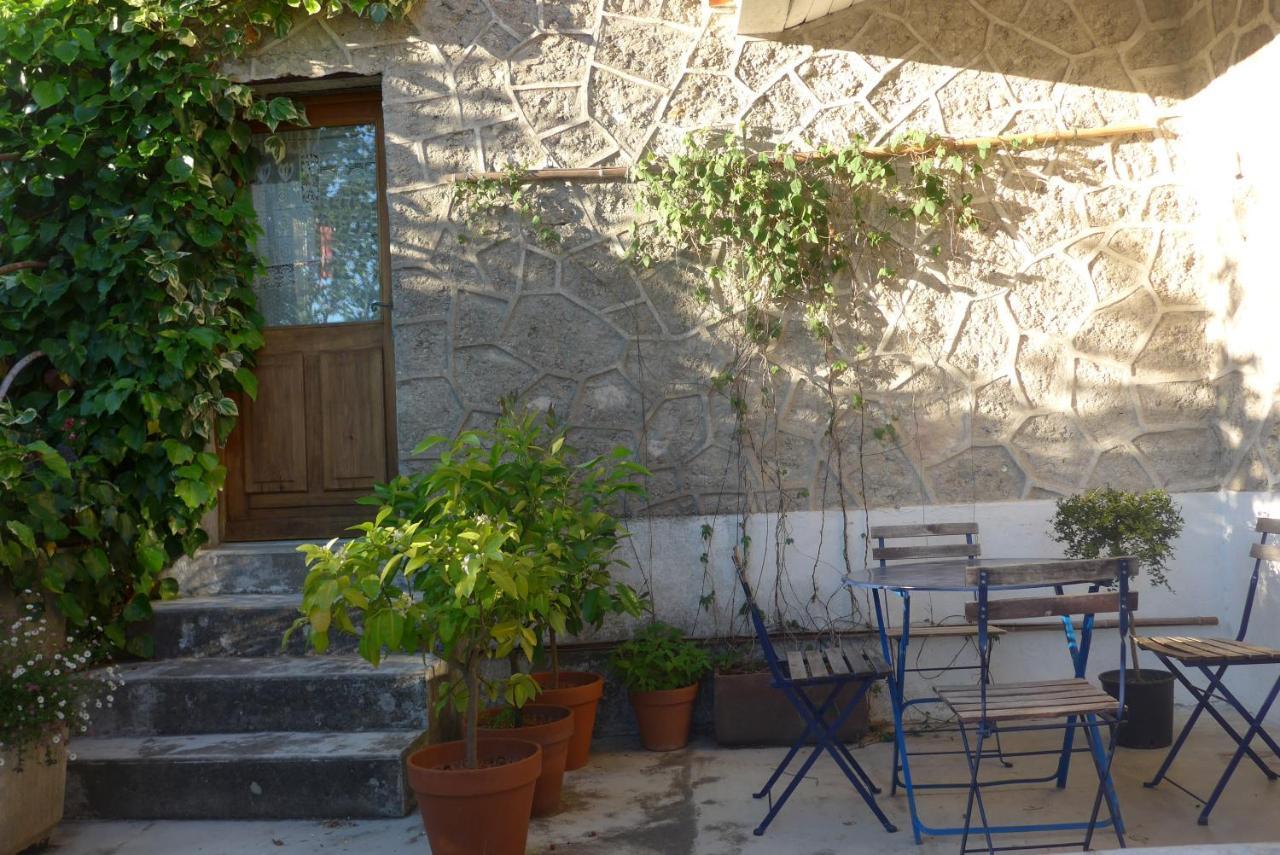 La Colline Bleue Bed & Breakfast Banne Luaran gambar